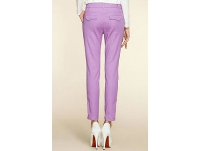 紫色衣服搭配什么颜色的短裤